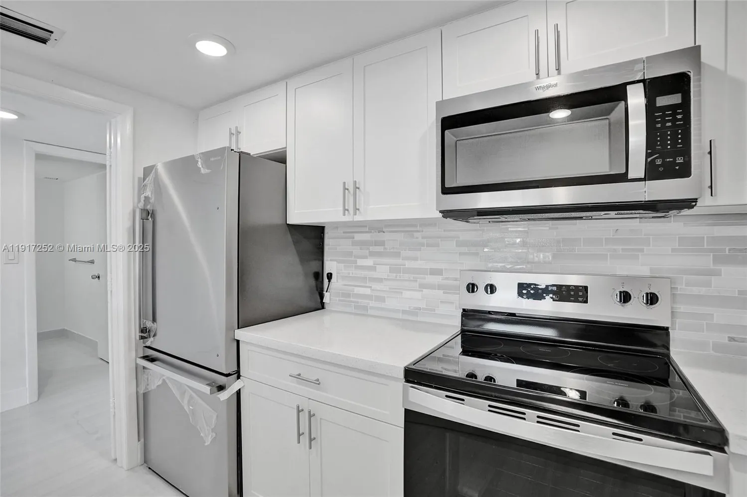 $1,700 | 4164 Inverrary Drive, Unit 305, Lauderhill, FL 33319