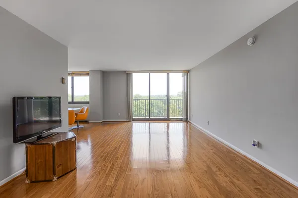 $209,990 | 600 Roosevelt Boulevard, Unit 510, Falls Church, VA 22044