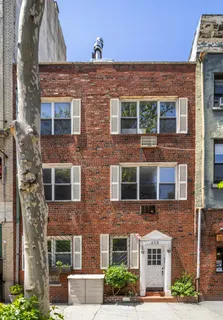 $895,000 | 459 Hudson Street, Unit 2A | West Village