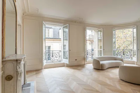 $818,000 | 258 St Germain Boulevard, Paris, France 75007