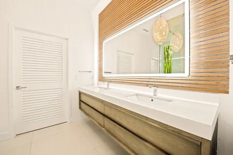 $3,495,000 | 865 West 47th Street, Miami Beach, FL 33140