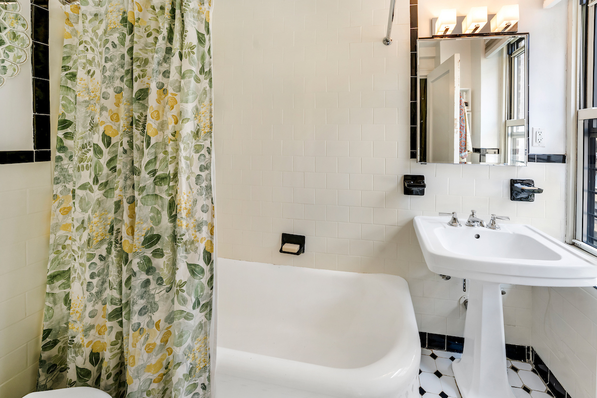 424 East 52nd Street, Unit 9B Manhattan, NY 10022 - Photo 7 of 9