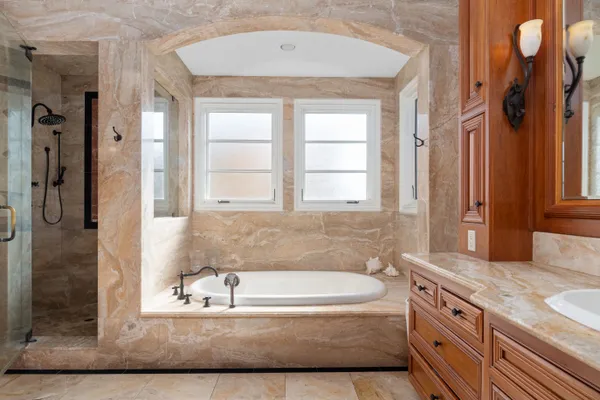 $5,195,000 | 919 South Gretna Green Way, Los Angeles, CA 90049