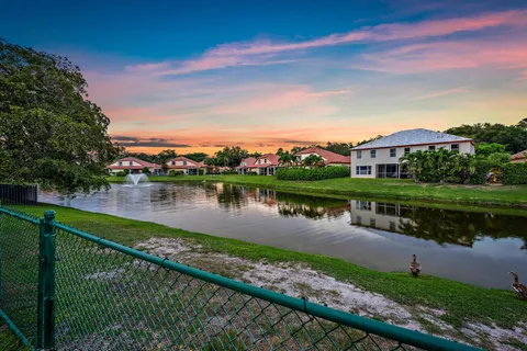 $400,000 | 1088 Via Jardin, Palm Beach Gardens, FL 33418