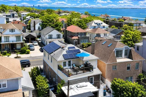 $1,795,000 | 238 West End Avenue | Manhattan Beach
