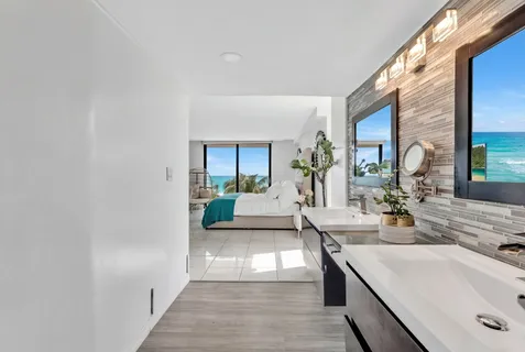 a en suite bathroom with sink and mirror
