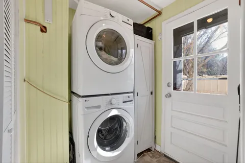 Contact Agent | 2515 North Dearing Street, Alexandria, VA 22302