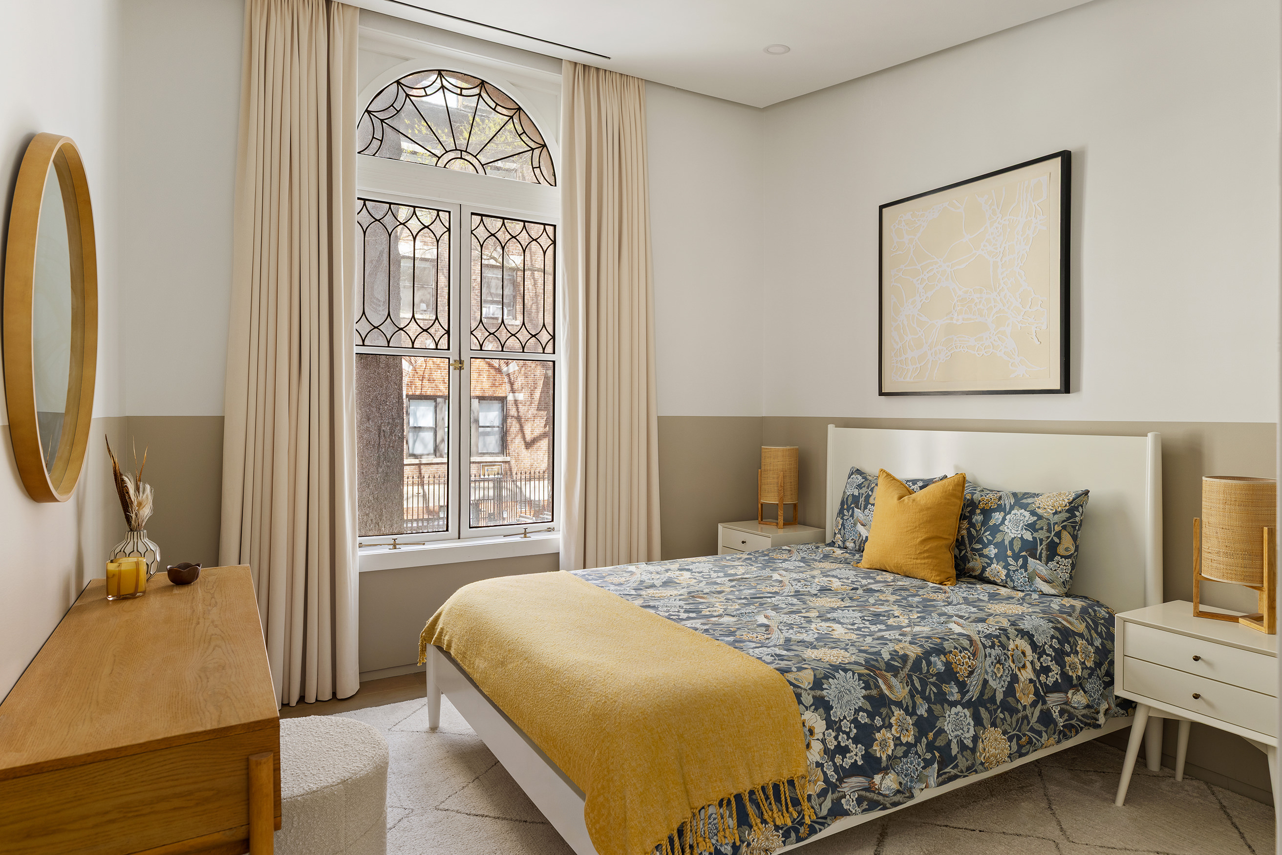 272 West 91st Street Manhattan, NY 10024 - Photo 18 of 30 a bedroom with a bed and a painting on the wall