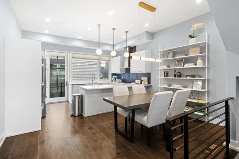 $1,050,000 | 602 North 5th Street, Unit 2, Philadelphia, PA 19123