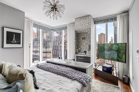 $4,200,000 | 1 West End Avenue, Unit 9D | Upper West Side