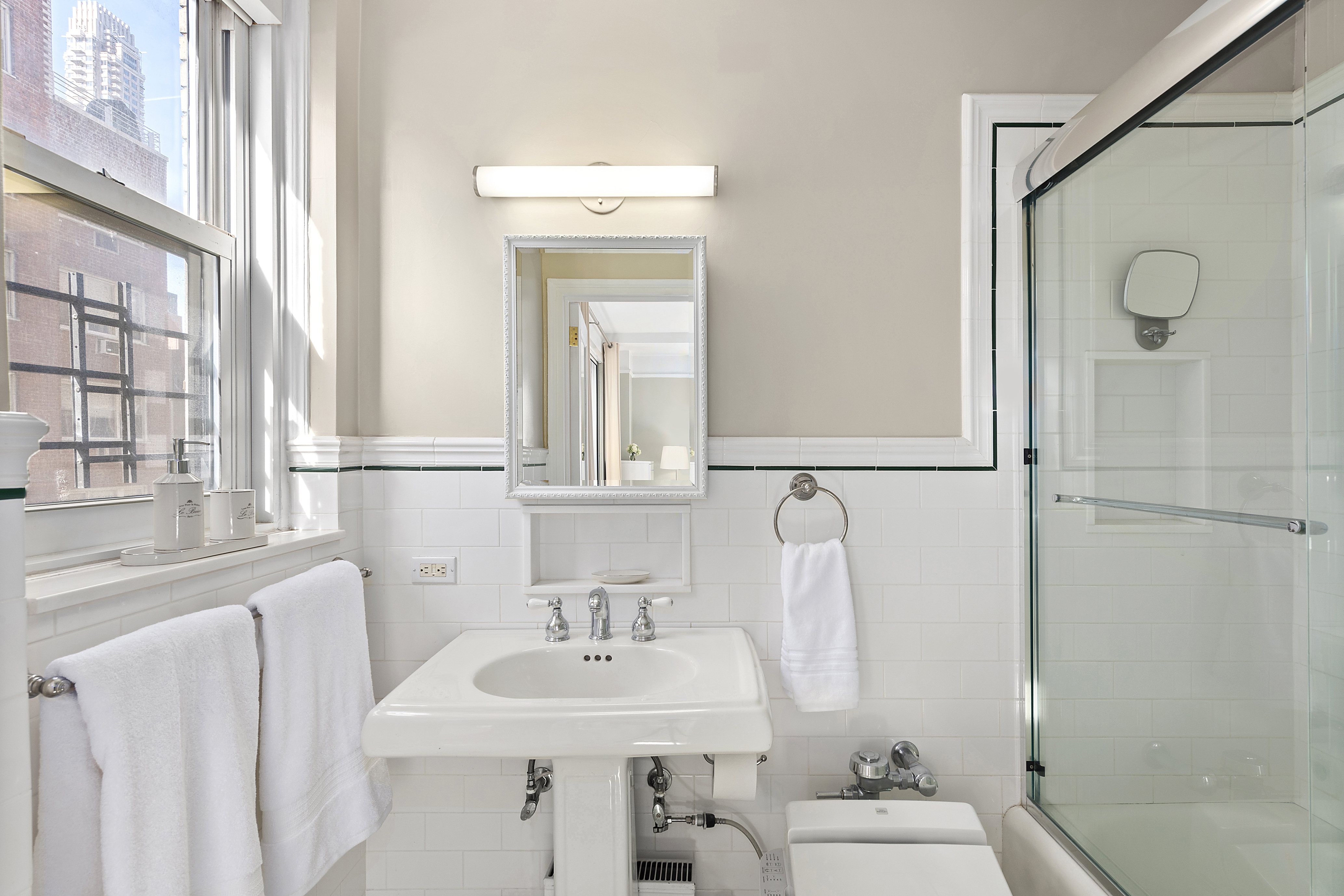 320 East 72nd Street, Unit 8A Manhattan, NY 10021 - Photo 12 of 14