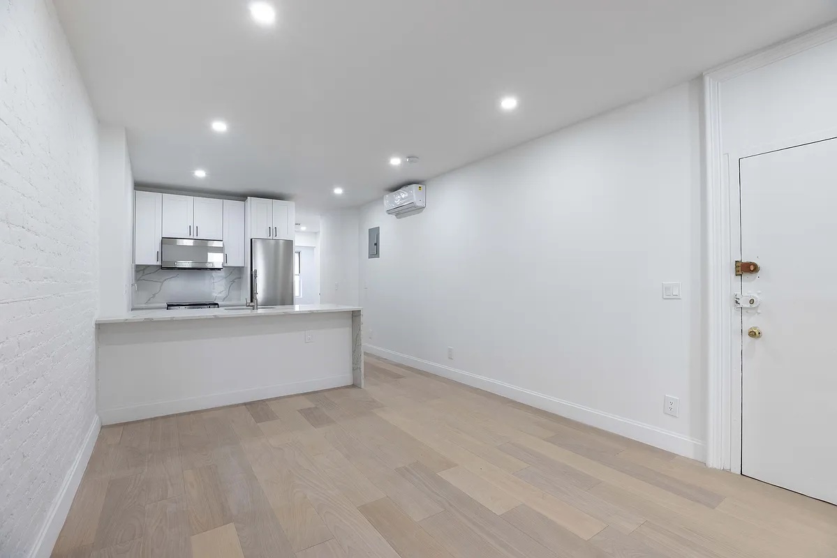 357 West 22nd Street, Unit 4 Manhattan, NY 10011 - Photo 2 of 12
