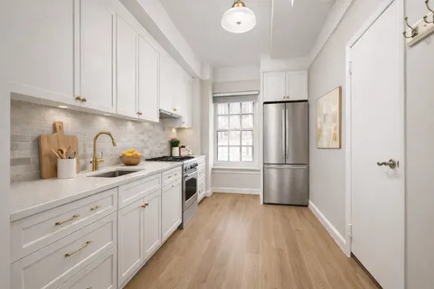 $985,000 | 162 East 80th Street, Unit 1B | Upper East Side