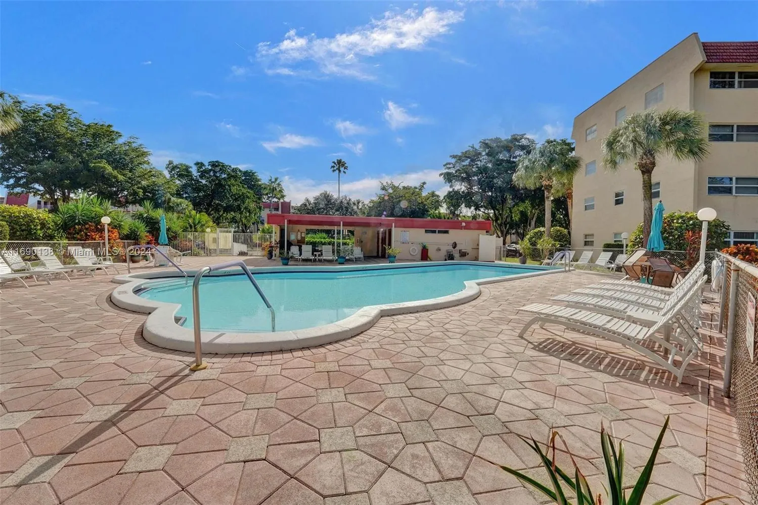 $1,375 | 1030 Country Club Drive, Unit 405, Margate, FL 33063