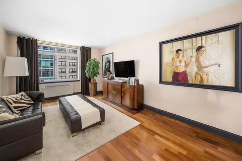 $1,695,000 | 212 East 57th Street, Unit 5C | Midtown East