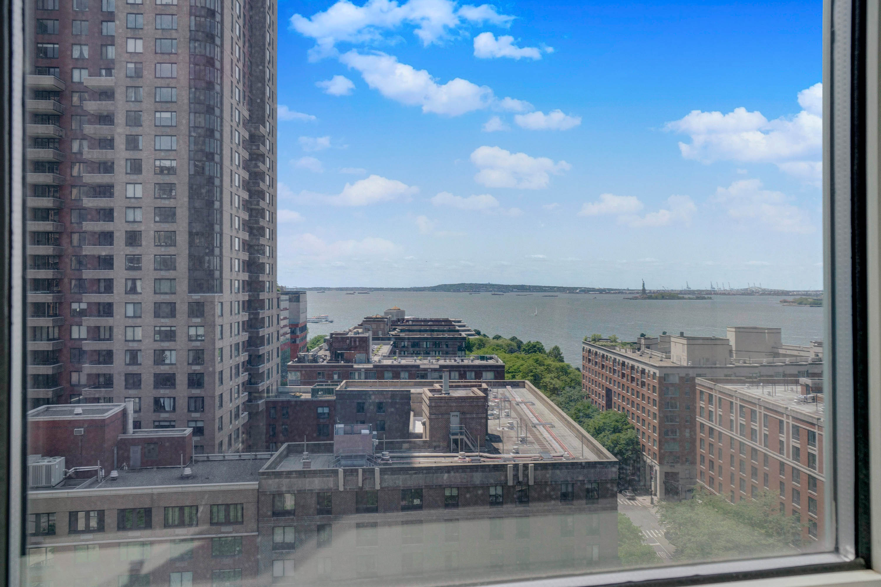 225 Rector Place, Unit 17F Manhattan, NY 10280 - Photo 3 of 10