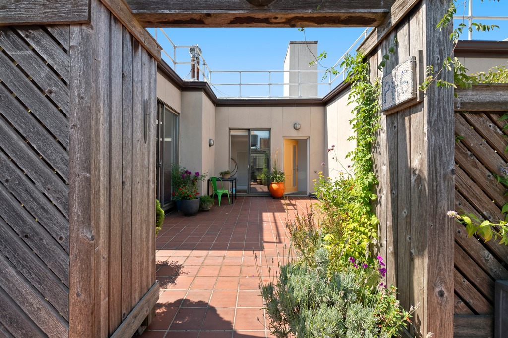 205 West 89th Street, Unit PH6/7 Manhattan, NY 10024 - Photo 17 of 20 a view of a house with a backyard