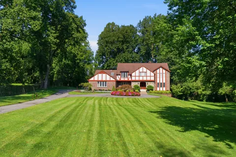 $1,900,000 | 10804 Lockland Road, Potomac, MD 20854