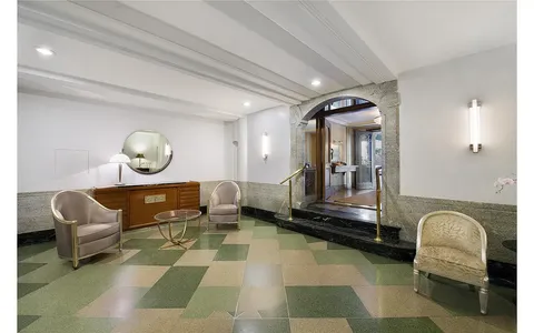 $825,000 | 2 Beekman Place, Unit 12F | Midtown East