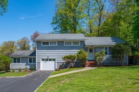 $779,900 | 52 Daniel Drive, Cedar Grove, NJ 07009