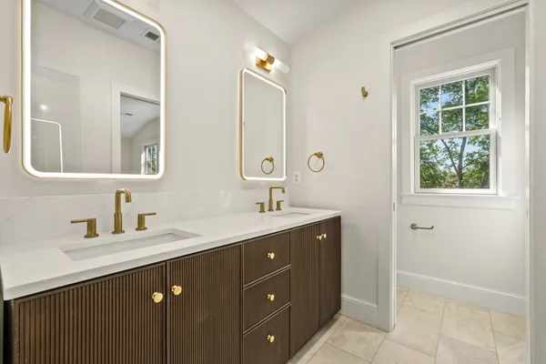 $2,195,000 | 22 West Spring Street, Alexandria, VA 22301