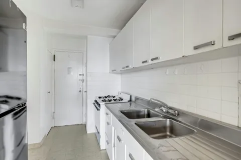 $225,000 | 1 Fordham Hill Ovl, Unit 12C | University Heights