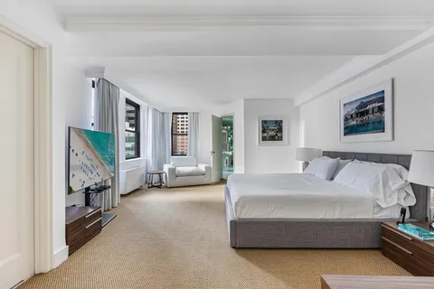 $25,000 | 111 East 56th Street, Unit 2100 | Midtown East
