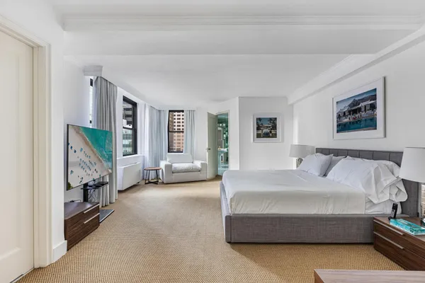 $25,000 | 111 East 56th Street, Unit 2100 | Midtown East