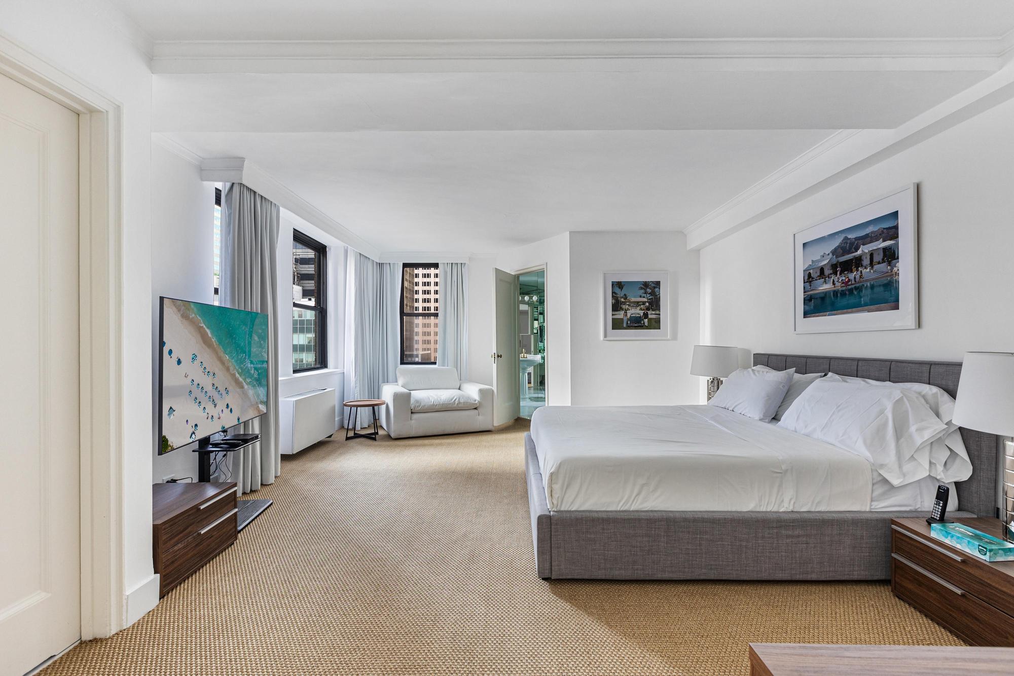 111 East 56th Street, Unit 2100 Manhattan, NY 10022 - Photo 26 of 45
