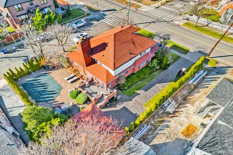 $2,000,000 | 142-15 Newport Avenue | Neponsit