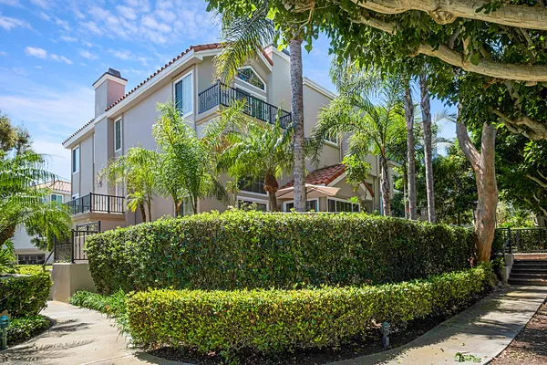 $1,450,000 | 19275 Brooktrail Lane, Huntington Beach, CA 92648