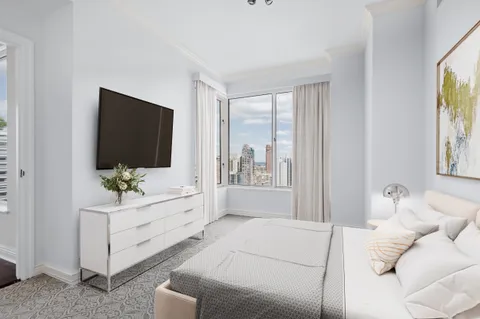 $2,475,000 | 200 East 69th Street, Unit 29B | Lenox Hill