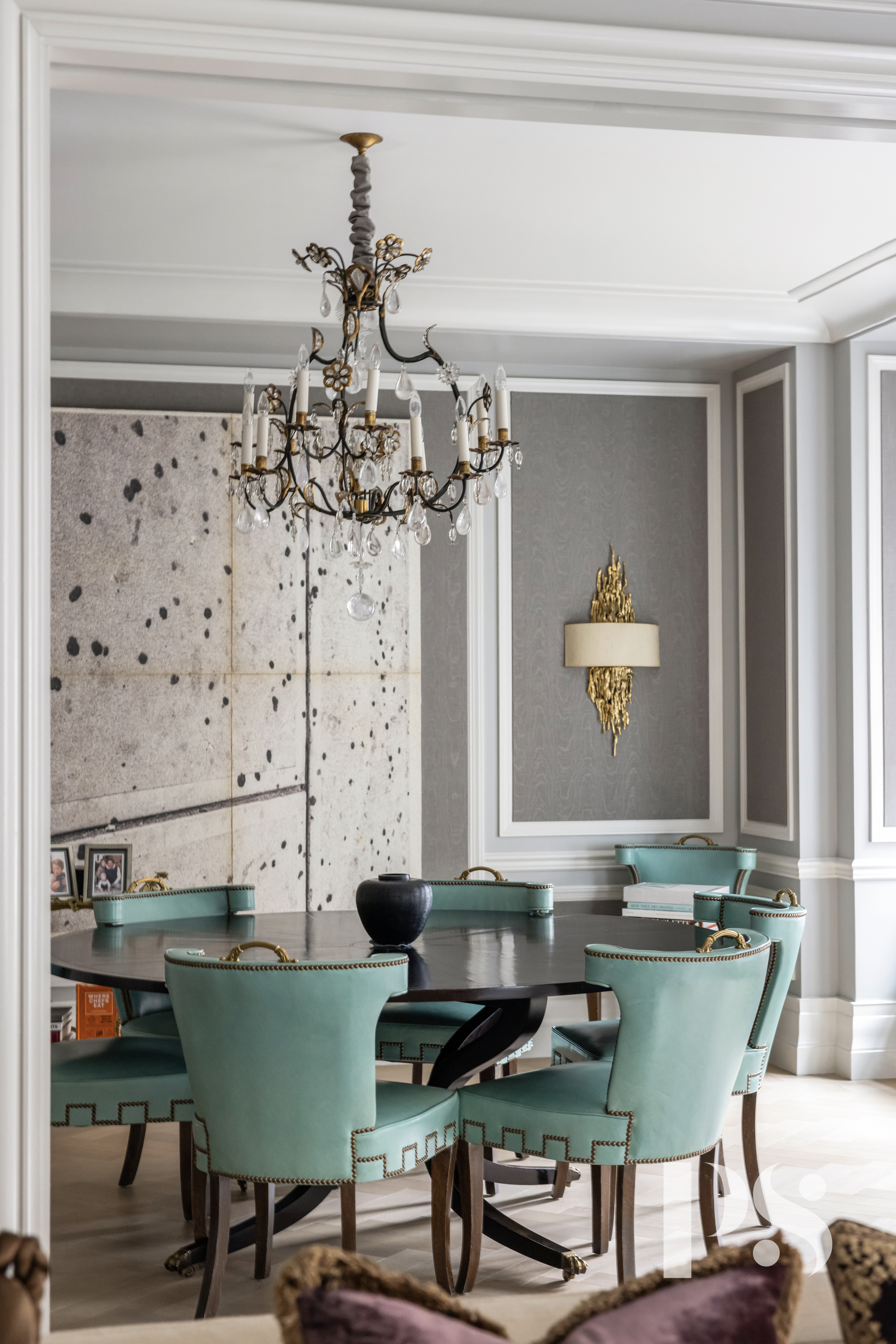 135 East 79th Street, Unit 8E Manhattan, NY 10075 - Photo 9 of 26 a room with a table and chairs