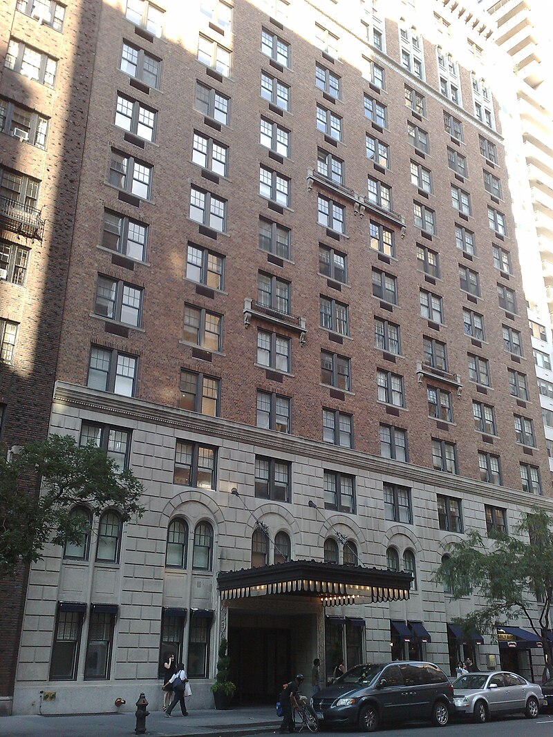 27 West 72nd Street, Unit 1403 Manhattan, NY 10023 - Photo 17 of 18 a front view of a building
