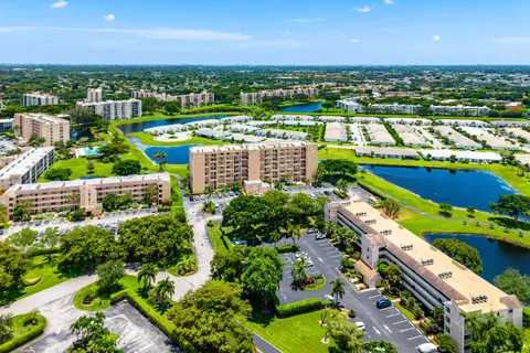 $215,000 | 7076 Huntington Lane, Unit 502, Delray Beach, FL 33446