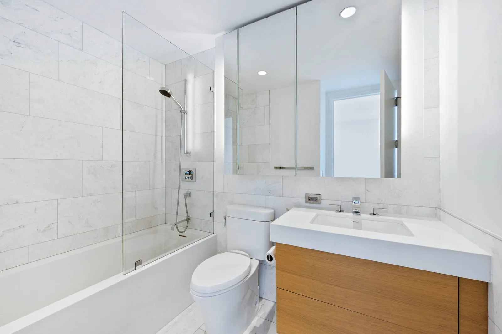 8 Spruce Street, Unit Undisclosed Manhattan, NY 10038 - Photo 7 of 16