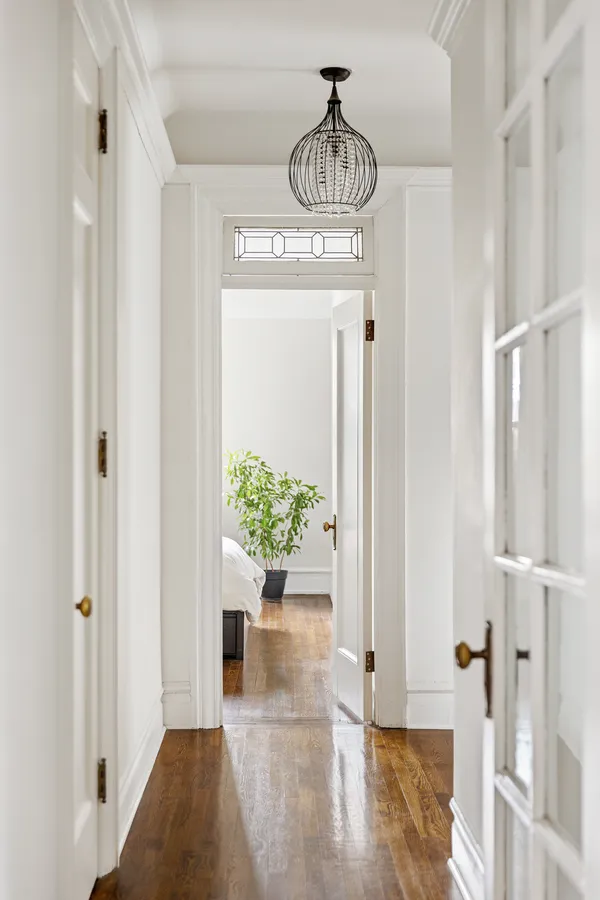 a view of entryway with livingroom
