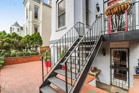 $799,900 | 313 M Street Northwest, Washington, DC 20001