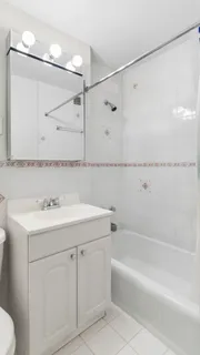 $1,300,000 | 333 East 79th Street, Unit 8X | Upper East Side