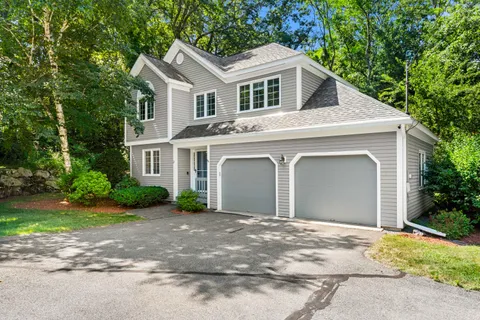$700,000 | 21 Foxglove Court, Unit 21, Nashua, NH 03062