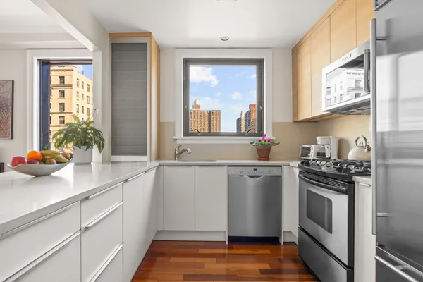 $2,950,000 | 203 West 90th Street, Unit 7H | Upper West Side