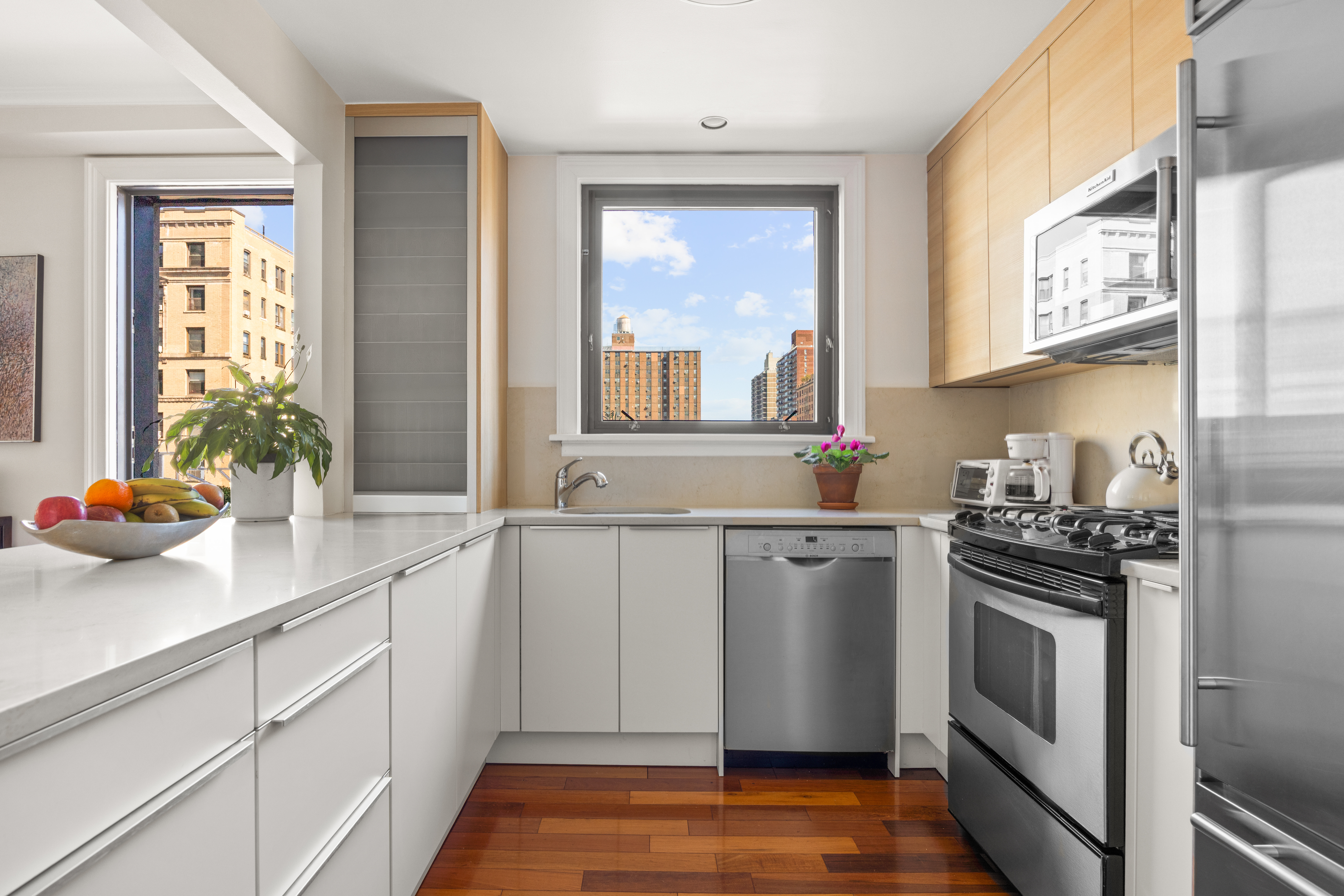 203 West 90th Street, Unit 7H Manhattan, NY 10024 - Photo 8 of 18 a kitchen with a stove and a sink