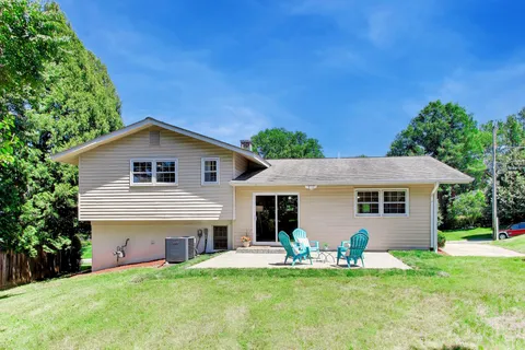 $1,095,000 | 11832 Enid Drive, Potomac, MD 20854