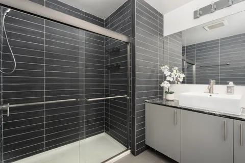 $1,295,000 | 5-49 Borden Avenue, Unit 8G | Long Island City