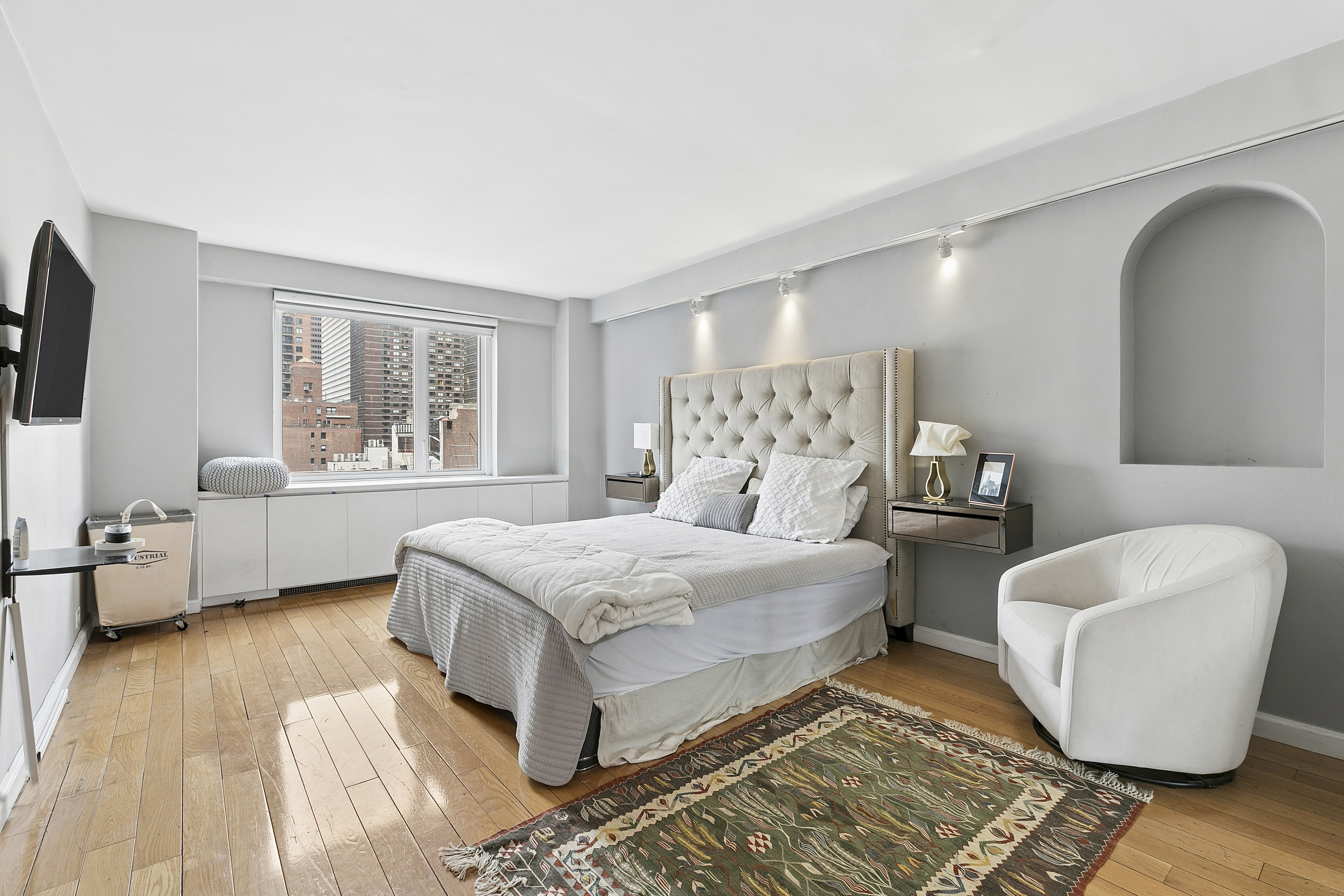411 East 53rd Street, Unit 10L Manhattan, NY 10022 - Photo 3 of 9