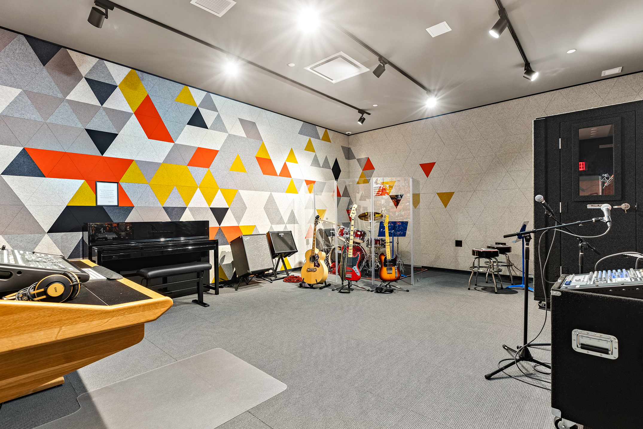 250 West 81st Street, Unit 8B Manhattan, NY 10024 - Photo 16 of 19 a view of a room with gym equipment