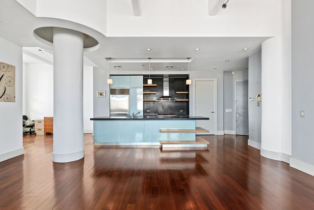 $2,590,000 | 60 Broadway, Unit 7J | Williamsburg