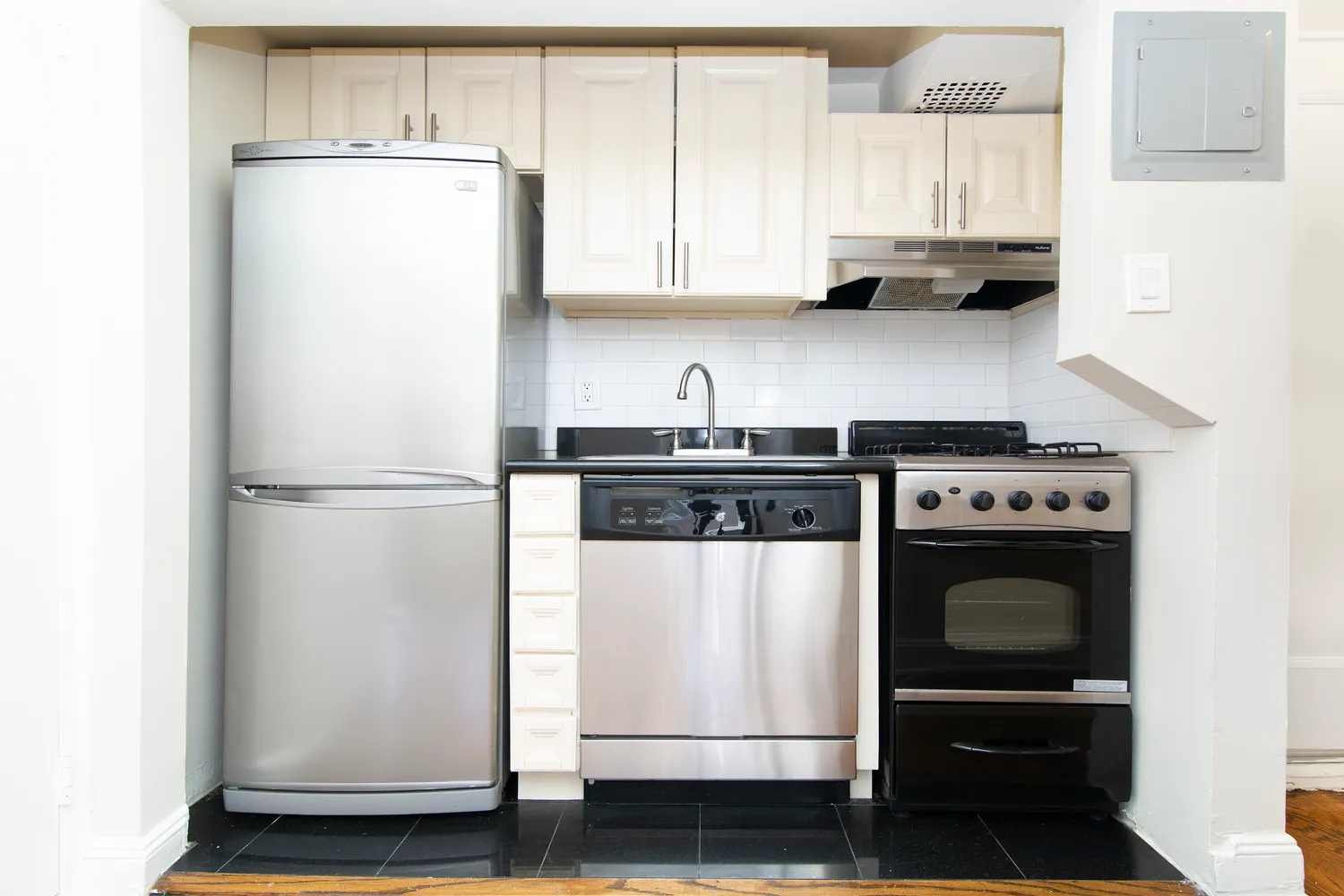 $3,995 | 304 Bleecker Street, Unit 3F | West Village