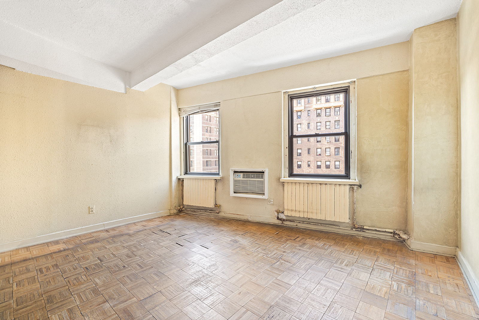 2166 Broadway, Unit 7A Manhattan, NY 10024 - Photo 5 of 8 an empty room with windows