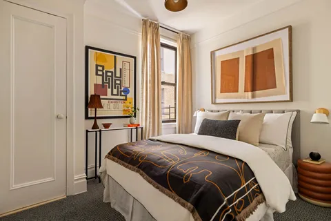 $1,950,000 | 161 West 75th Street, Unit 13E | Upper West Side